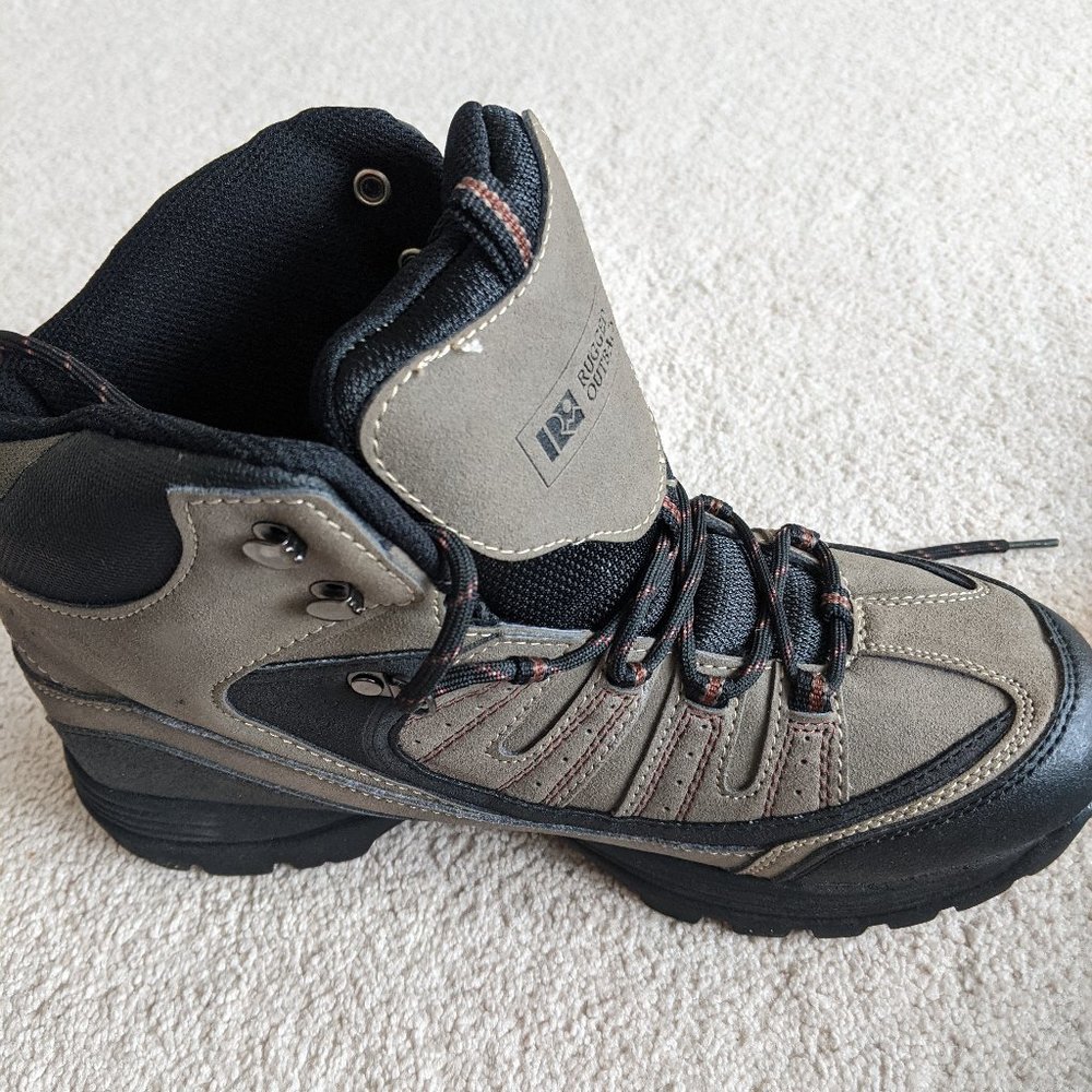 Never Used Hiking Shoes..Size 9.5